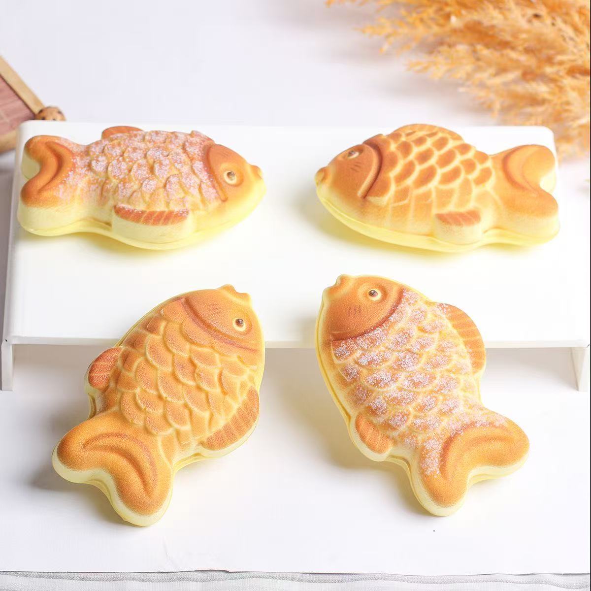 Tteokbokki Rice Cake - 1 個高品質の新しいスクイーズ遅反発シミュレーション食品たい焼きパンモデル食品玩具ストレスリリーフスクイーズギフト